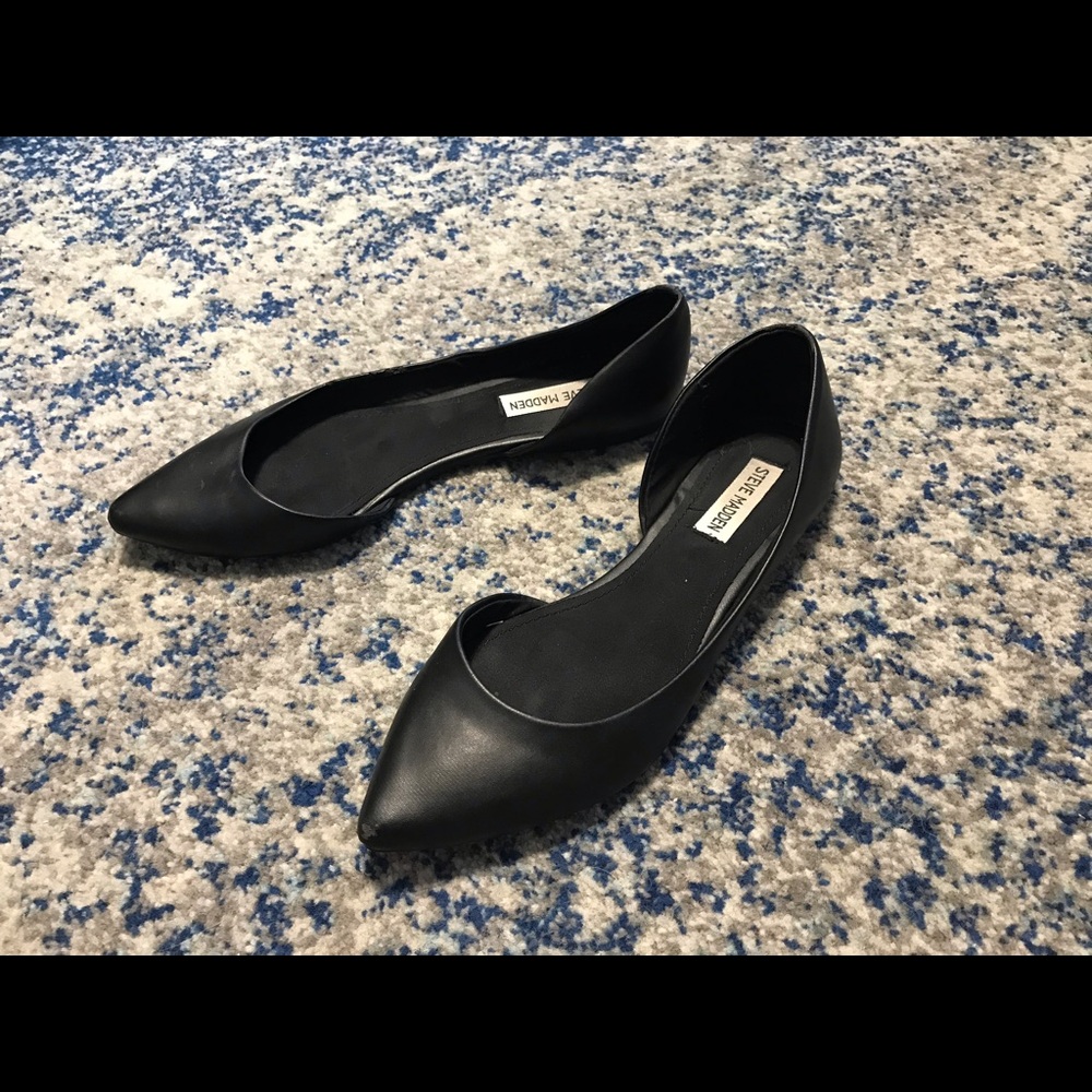Steve Madden Black point flats